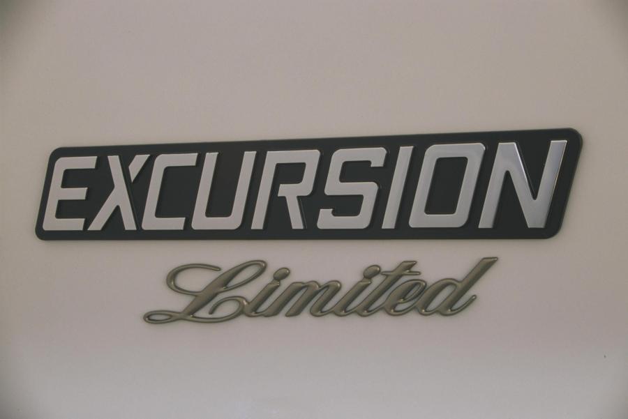 Логотип Ford Excursion Limited 2000 года  (фото 26 из 27)